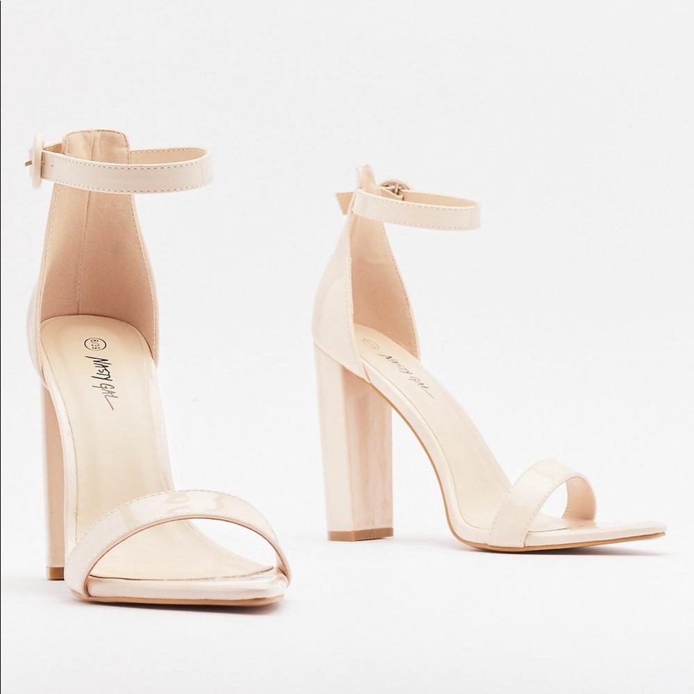 Nude pointed heels